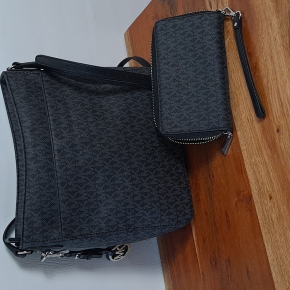 Michael Kors Logo Purse & Wallet Set - Picture 5 of 10